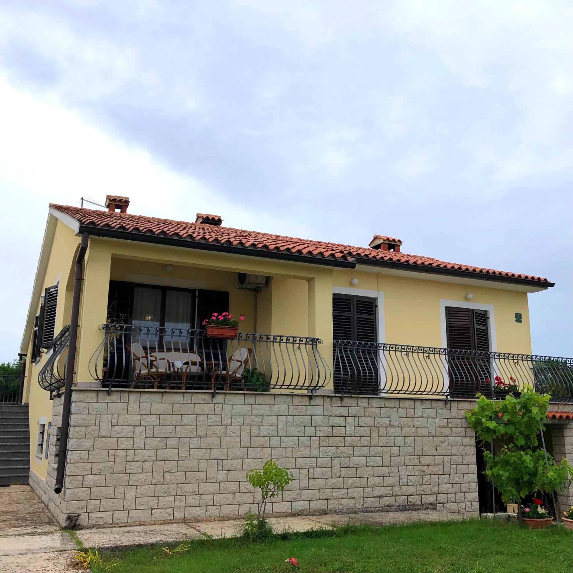 Apartman Ostrea *** Bale Exterior photo