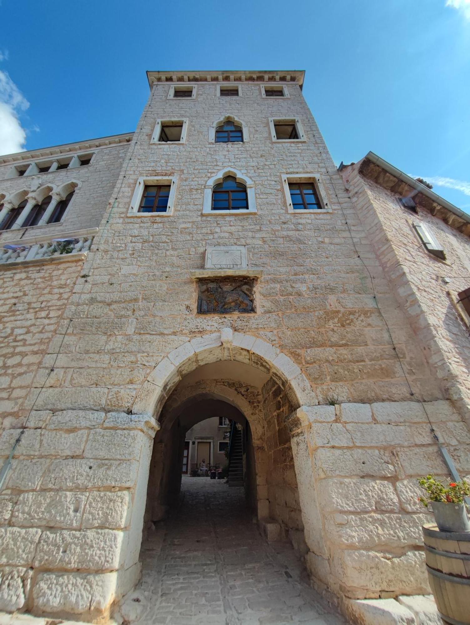 Apartman Ostrea *** Bale Exterior photo